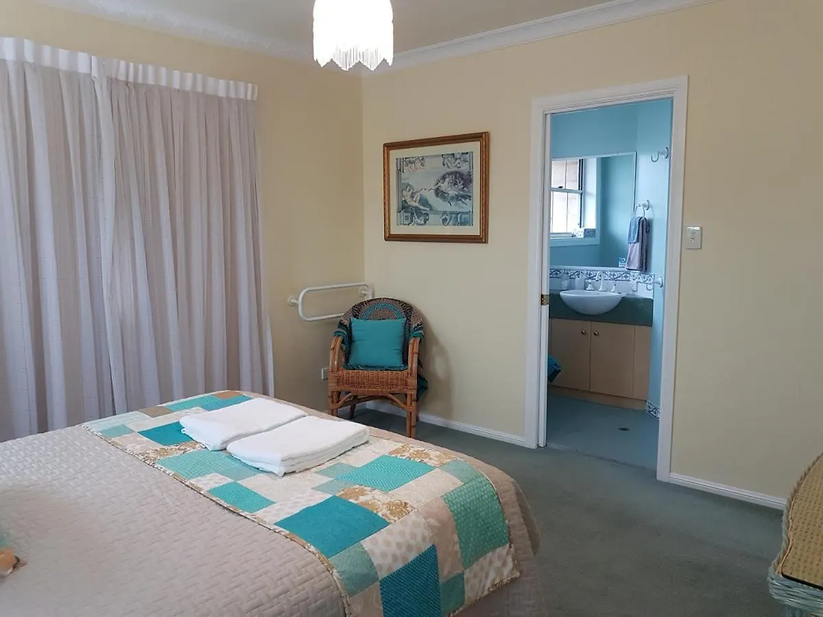 Grovely House Bed & Breakfast Stanthorpe 3*,  Avustralya